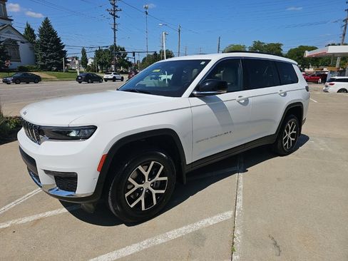 Certified 2025 Jeep Grand Cherokee L Limited w/ Luxury Tech Group II AWD/4WD image 9