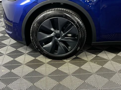 Used 2025 Tesla Model Y Long Range image 11