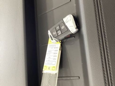 Certified 2023 Volkswagen Atlas Cross Sport SEL R-Line image 25