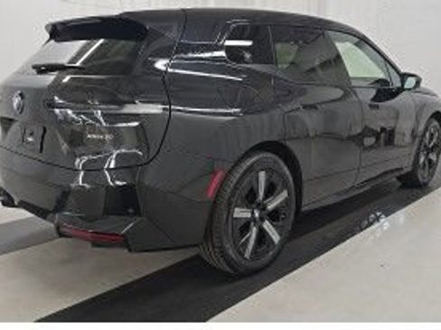 Used 2024 BMW iX xDrive50 w/ Sport Package AWD/4WD image 8