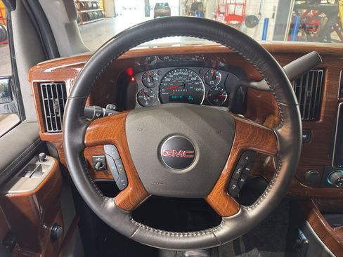 Used 2023 GMC Savana 2500 image 28