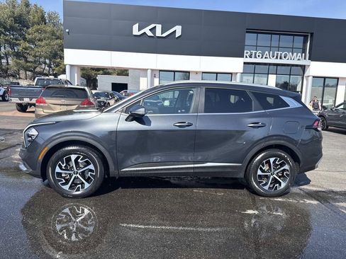 Used 2023 Kia Sportage EX image 2