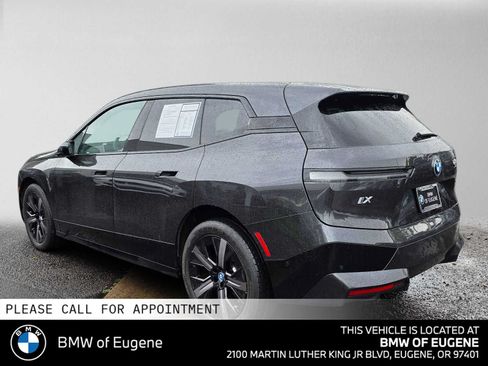 Used 2024 BMW iX xDrive50 w/ Sport Package AWD/4WD image 5