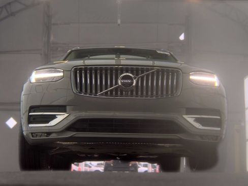 Used 2025 Volvo XC90 B6 Plus w/ Protection Package Premier AWD/4WD image 2