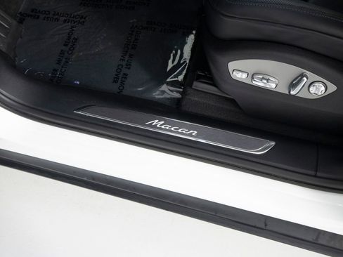 Certified 2026 Porsche Macan AWD/4WD image 22