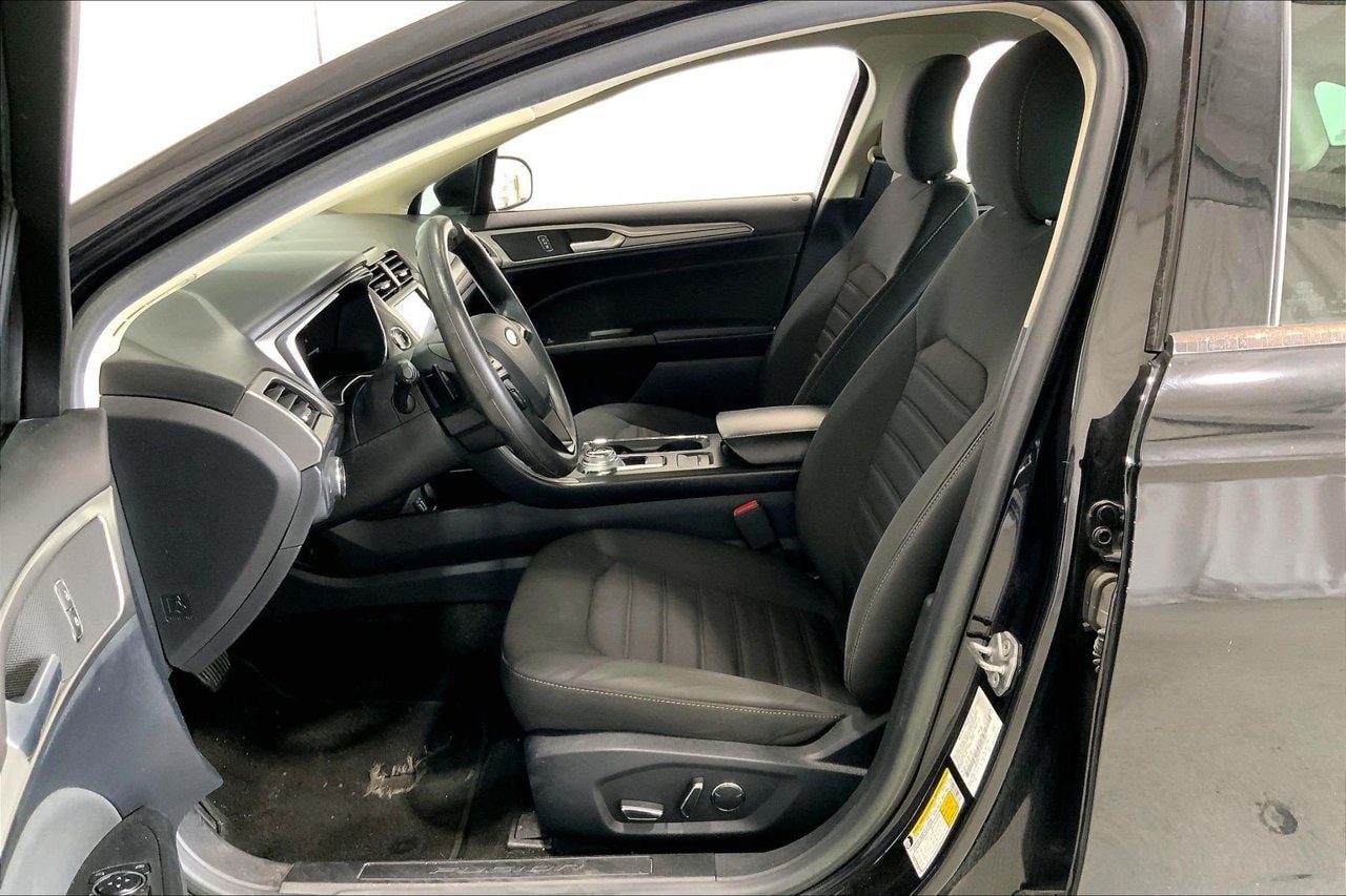 Used 2019 Ford Fusion SE FWD image 15