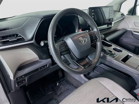 Used 2023 Toyota Sienna LE FWD image 9