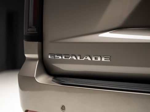 Used 2025 Cadillac Escalade ESV Premium Luxury Platinum AWD/4WD image 32