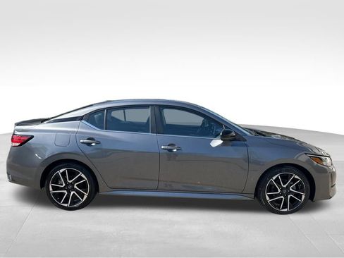 Used 2025 Nissan Sentra SR image 7
