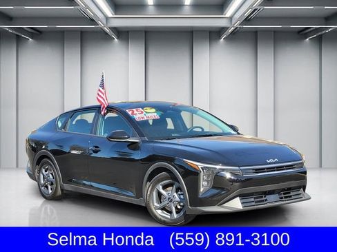 Used 2025 Kia K4 LXS image 1