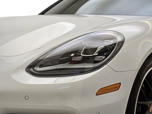 Used 2020 Porsche Panamera 4 image 5