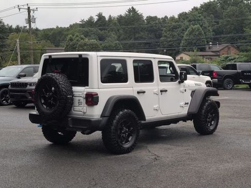 Used 2024 Jeep Wrangler Unlimited AWD/4WD image 5