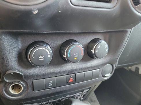 Used 2016 Jeep Wrangler Sport w/ Connectivity Group AWD/4WD image 25