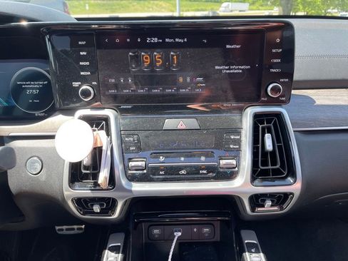 Used 2022 Kia Sorento SX Prestige w/ Rust Color Package AWD/4WD image 9