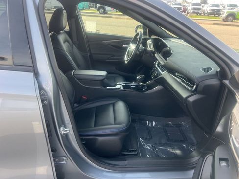 Used 2025 Buick Envista Sport Touring image 25