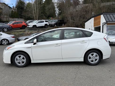 Used 2011 Toyota Prius Three image 2