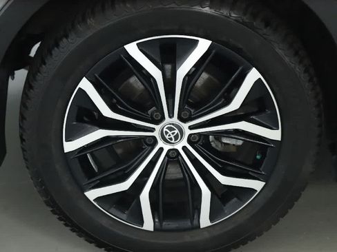 Certified 2023 Toyota Crown AWD/4WD image 12