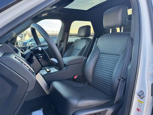 New 2024 Land Rover Discovery Dynamic SE image 10