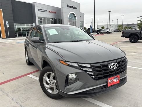 Used 2024 Hyundai Tucson SE image 1