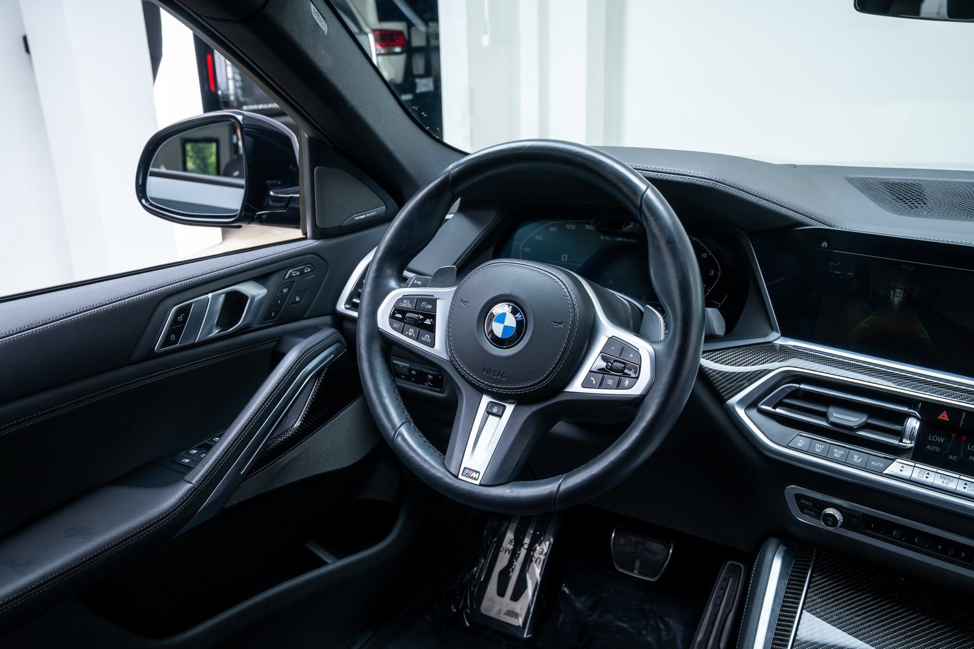 Used 2022 BMW X6 M50i AWD/4WD image 10