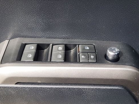 Used 2018 Toyota Tacoma SR5 image 28