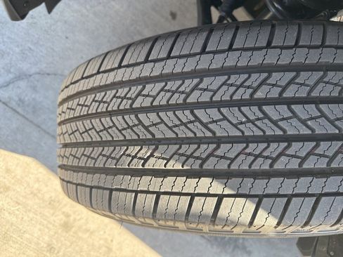 Used 2026 Chevrolet Suburban LT image 11