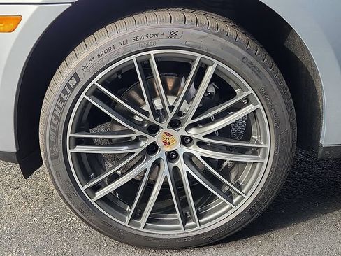 Certified 2026 Porsche Macan AWD/4WD image 11
