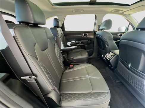Used 2021 Kia Sorento SX Prestige image 32