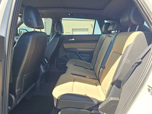 Certified 2023 Volkswagen Atlas Cross Sport SE w/ Panoramic Sunroof Package AWD/4WD image 12