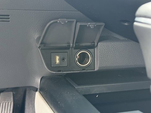 Used 2018 Toyota Camry SE image 18