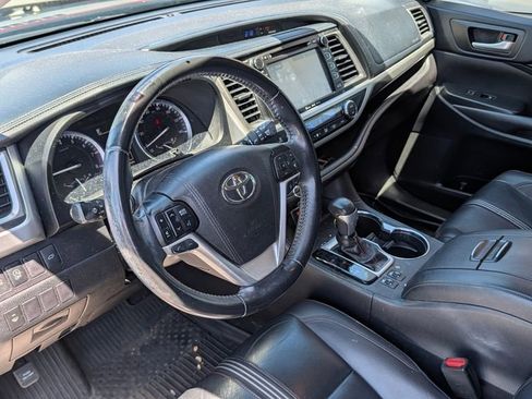 Used 2019 Toyota Highlander SE AWD/4WD image 2