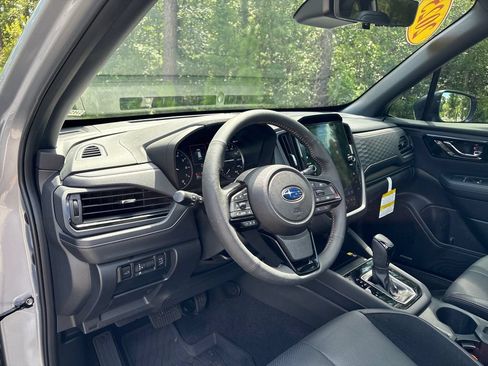Used 2025 Subaru Forester Touring w/ Popular Package - Touring AWD/4WD image 5