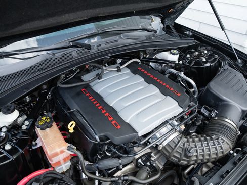 Used 2023 Chevrolet Camaro LT RWD image 10