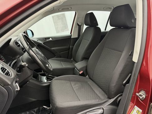 Used 2013 Volkswagen Tiguan S image 9