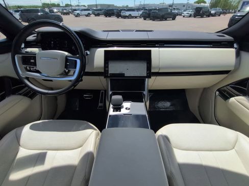 Used 2025 Land Rover Range Rover SE AWD/4WD image 15