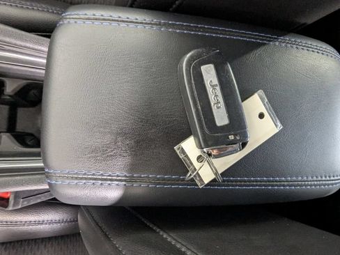 Used 2022 Jeep Compass Latitude FWD image 27