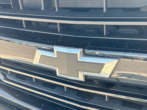 Used 2018 Chevrolet Silverado 1500 LT w/ Midnight Edition AWD/4WD image 11