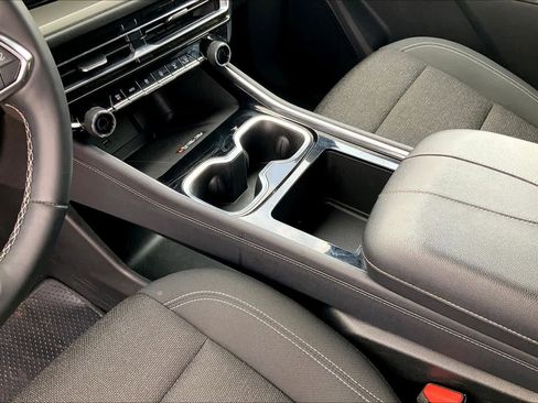 Used 2025 Chevrolet Traverse LT image 17