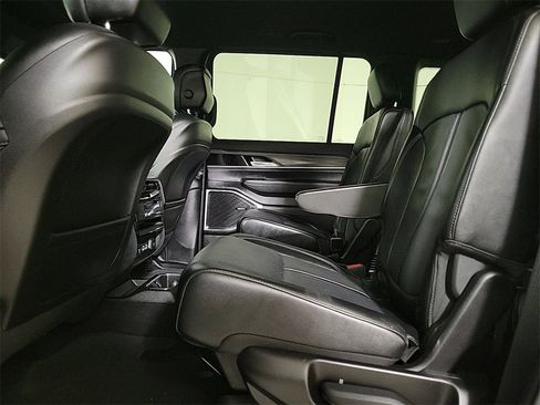 Used 2024 Jeep Wagoneer Series III image 19