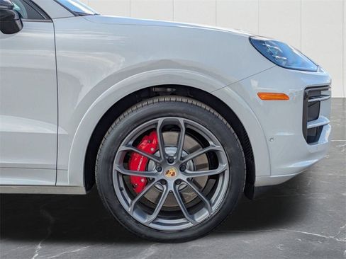 Used 2024 Porsche Cayenne S image 11