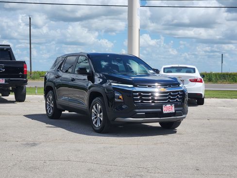 Used 2026 Chevrolet Equinox LT FWD image 3