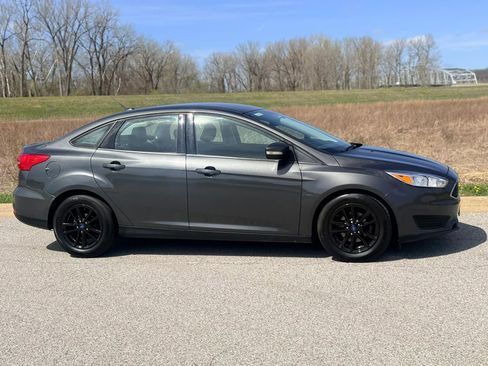 Used 2017 Ford Focus SE image 23