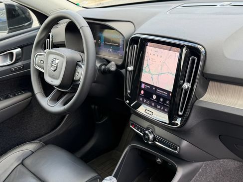 Certified 2023 Volvo XC40 B5 Plus w/ Driver Assist Package AWD/4WD image 13