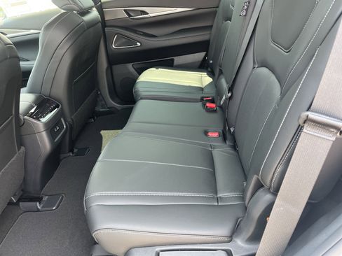 Used 2025 INFINITI QX60 Luxe w/ Vision Package image 7