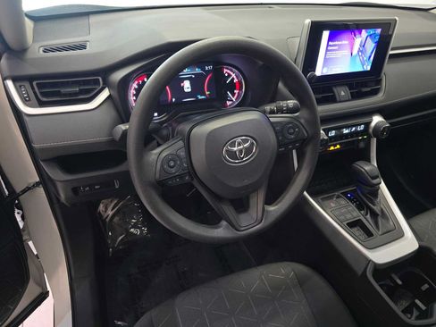 Used 2023 Toyota RAV4 XLE AWD/4WD image 2