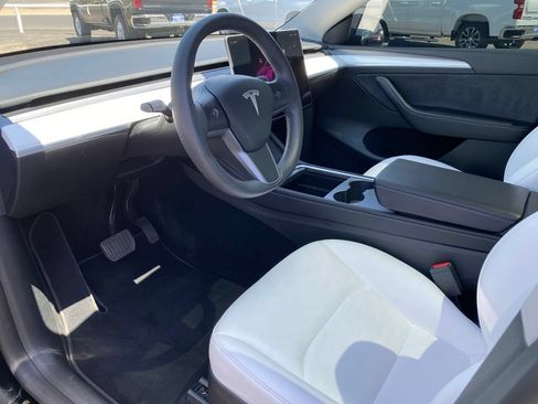 Used 2023 Tesla Model Y Long Range AWD/4WD image 21