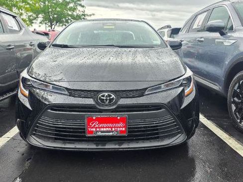 Used 2025 Toyota Corolla LE FWD image 2