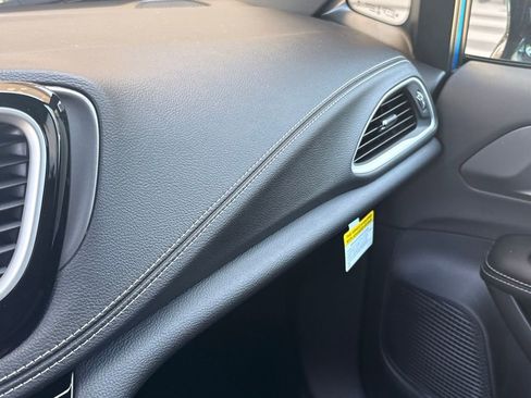 New 2026 Chrysler Pacifica Select FWD image 22