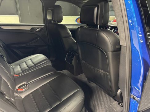 Used 2017 Porsche Macan Turbo image 16