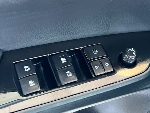 Used 2018 Toyota Prius Prime Premium FWD image 13
